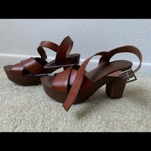 BRAND NEW : Universal Thread Heeled Sandals